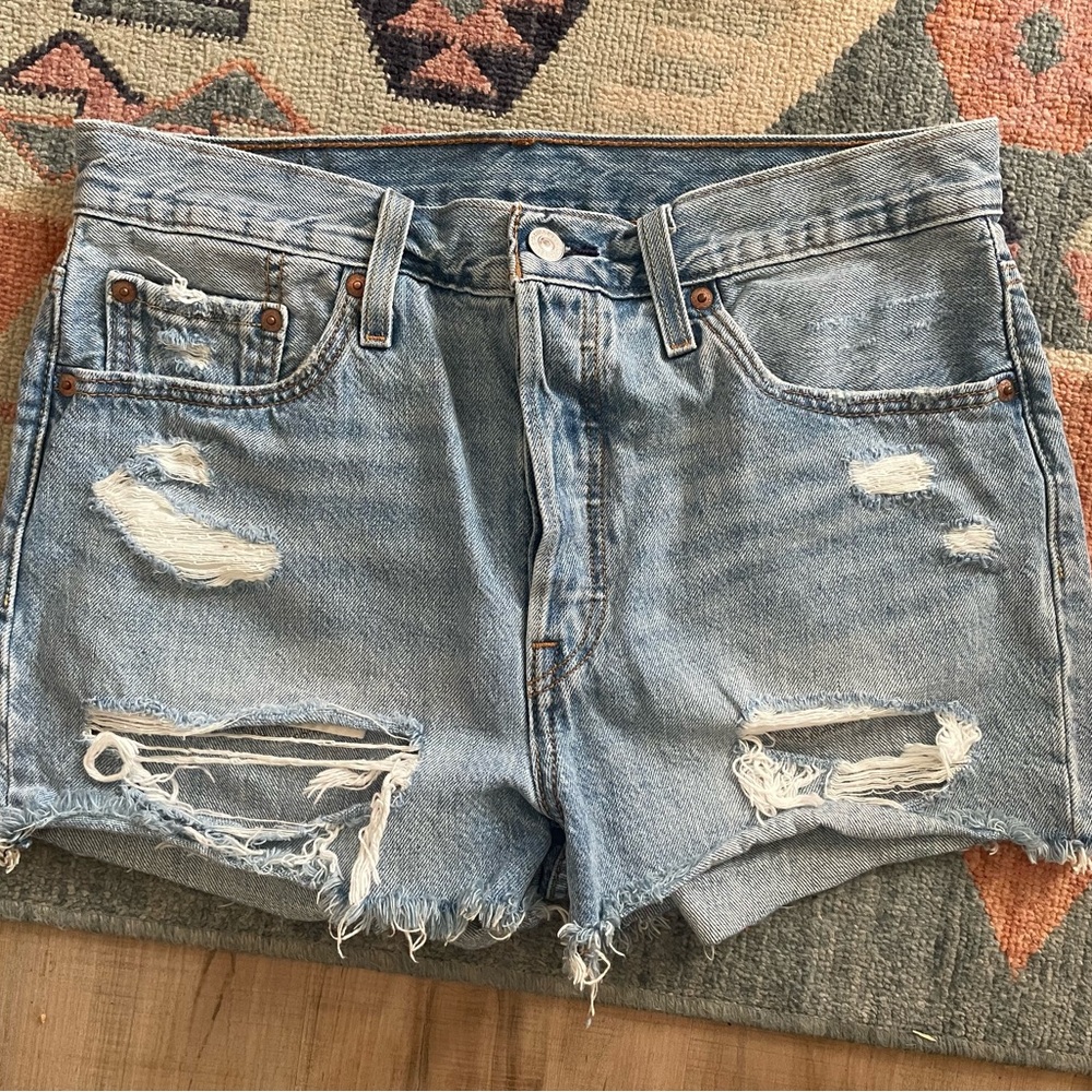 Women’s Levi shorts size 29